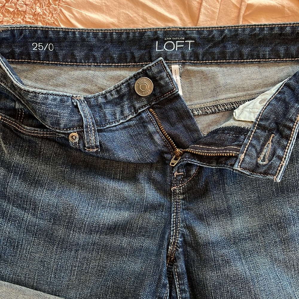 LOFT Rollup Denim Shorts Size 0 - Picture 8 of 14